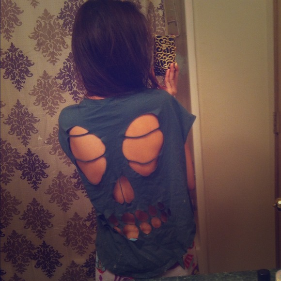 Skull cut out top 💀