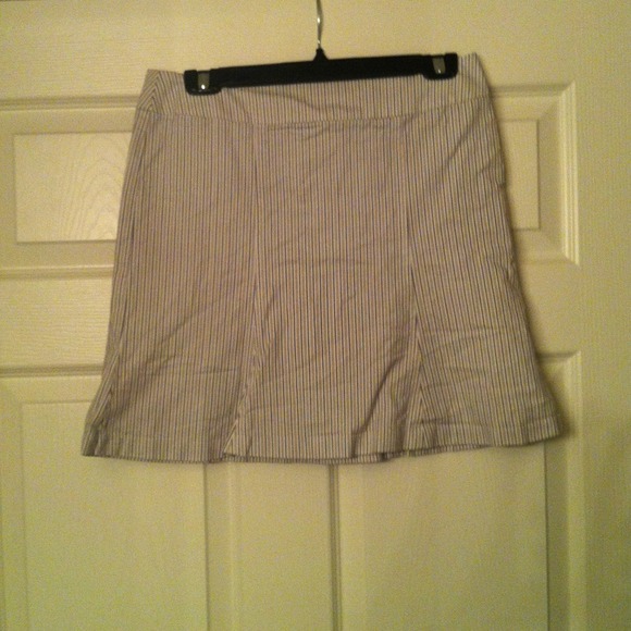Like new White House Black Market Skirt