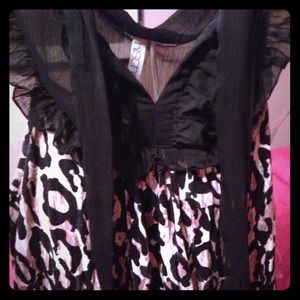SOLD IN BUNDLE Leopard print blouse