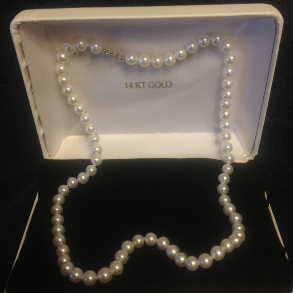 Pearl Necklace with 14k Gold Clasp