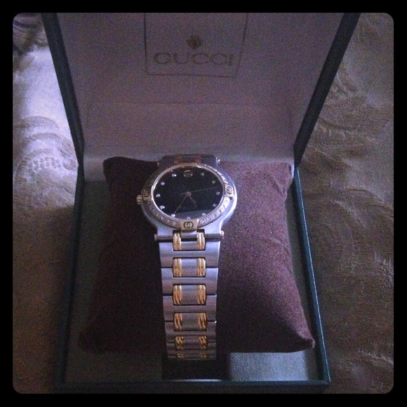 💠NEW PRICE!💠Gucci Watch w blk face/diamond bezel