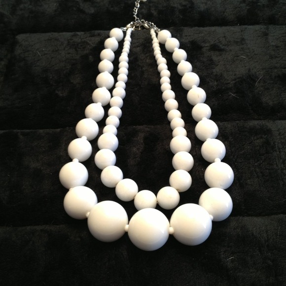 Vtg white necklaces & dual strand turquoise strand