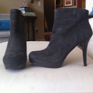 Nine West gray suede snakeskin booties - NEW