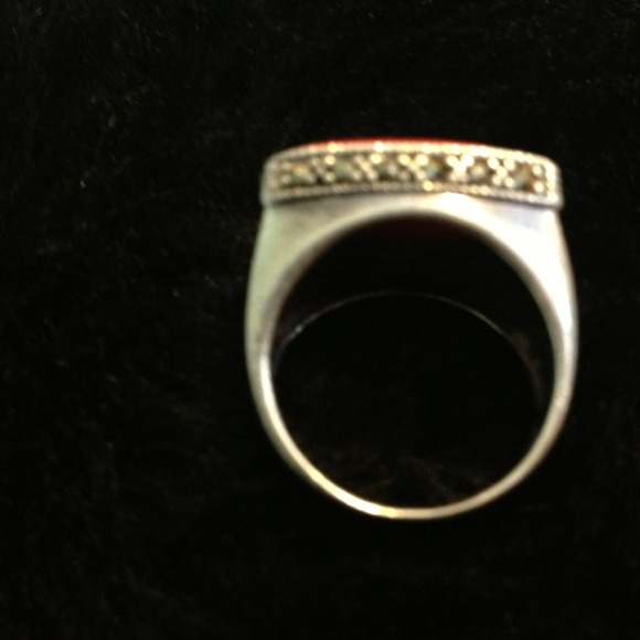 Red rectangle ring - Picture 2 of 3
