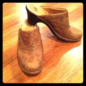 ✨Reduced✨Sofft studded brown suede leather clogs