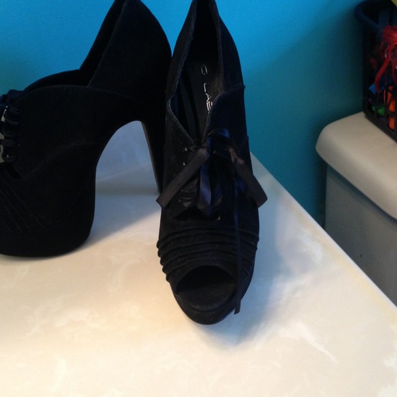 Heels - Picture 2 of 2
