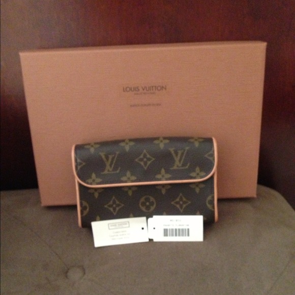 ⚡SOLD!!~~Louis Vuitton Pochette Florentine~~