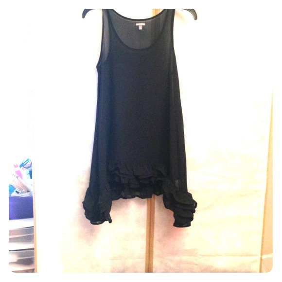 Pretty overlay low- high black top