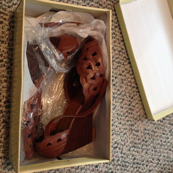 👠SOLD!👠 - Picture 3 of 3