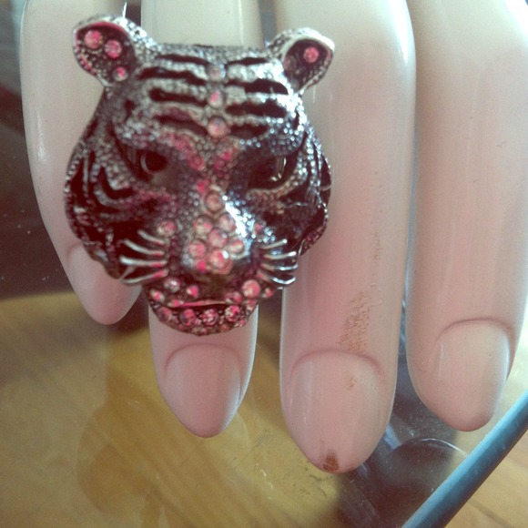 Gunmetal tiger ring w rhinestones!