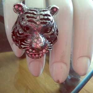 Gunmetal tiger ring w rhinestones!