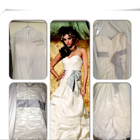 Pleated taffeta wedding dress with sash waist. - Picture 2 of 4