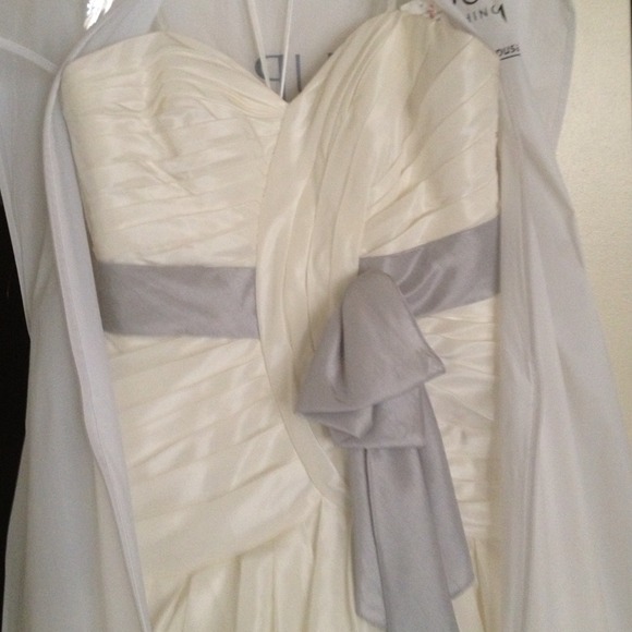 Pleated taffeta wedding dress with sash waist. - Picture 3 of 4