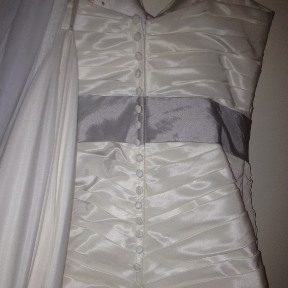 Pleated taffeta wedding dress with sash waist. - Picture 4 of 4