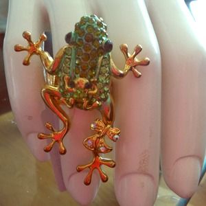 Rhinestone frog ring!