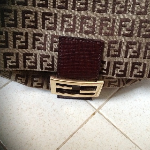100% Authentic Fendi Bag - Picture 2 of 3