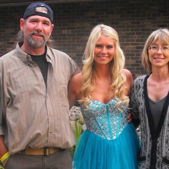 BEAUTIFUL FORMAL - Picture 2 of 3