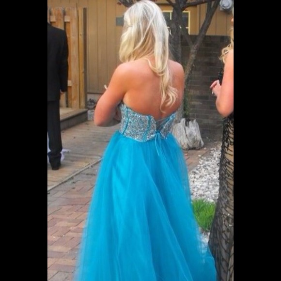 BEAUTIFUL FORMAL - Picture 3 of 3