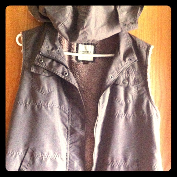 Sonoma vest. Tan in color