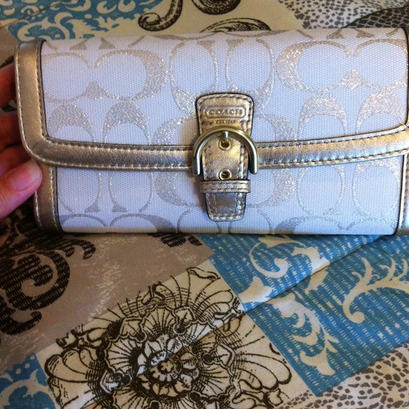 💢SOLD💢Authentic! New Coach Wallet