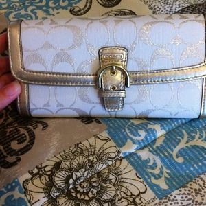 💢SOLD💢Authentic! New Coach Wallet