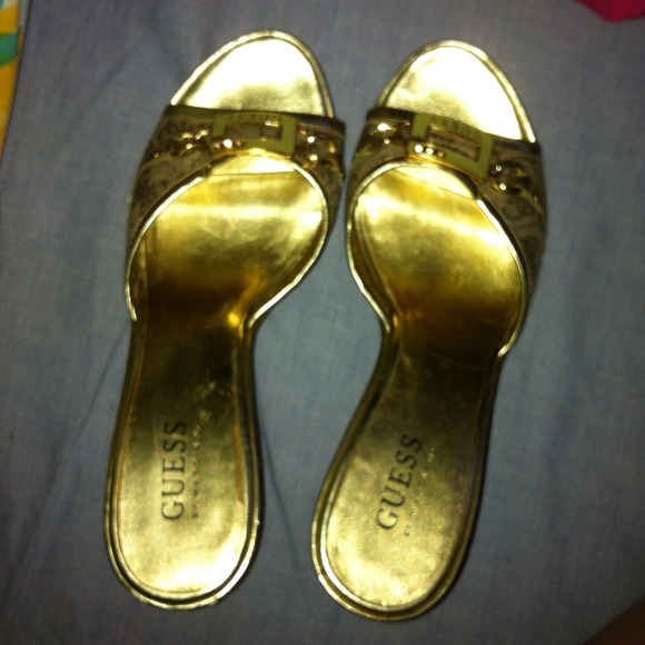 Gold guess wedges - Picture 2 of 4