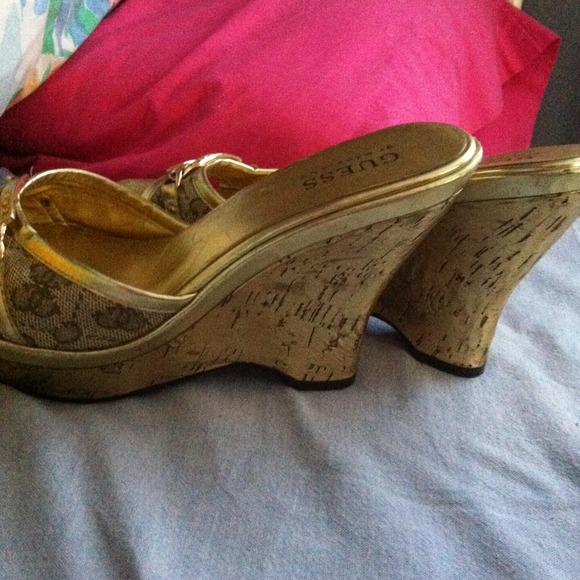 Gold guess wedges - Picture 4 of 4