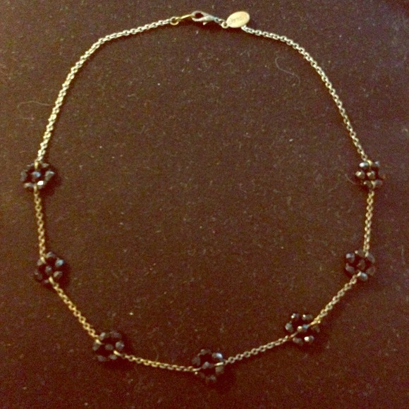 Express chain and stone flowery necklace