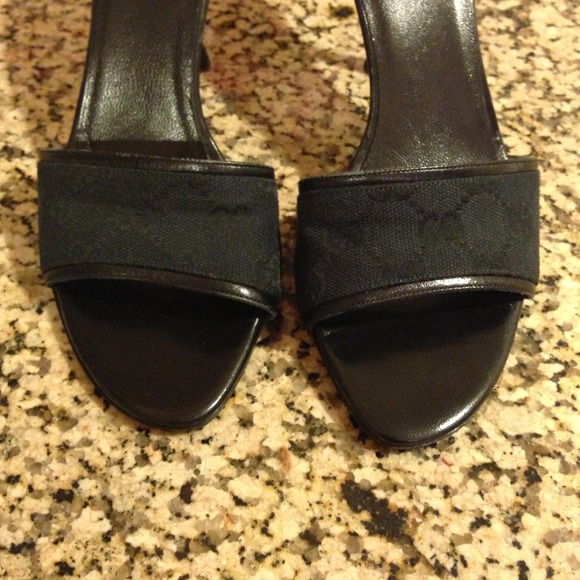 ❣SOLD on Tradesy❣Authentic Gucci heels - Picture 2 of 4