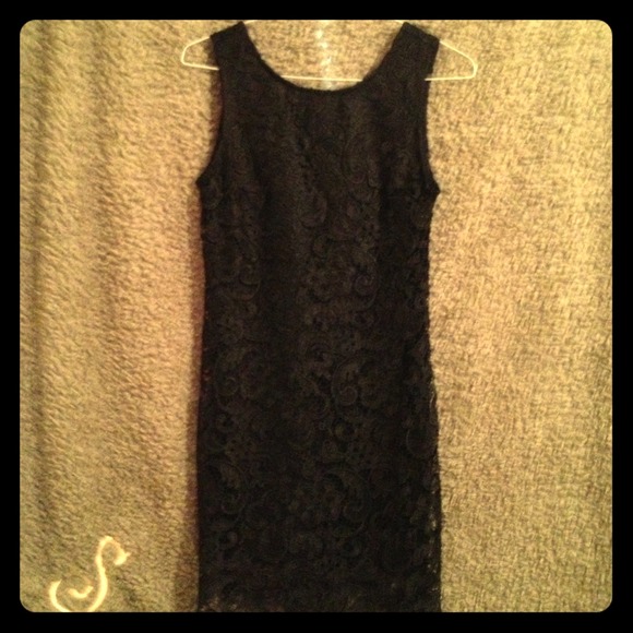 Medium black lace dress - Picture 1 of 2