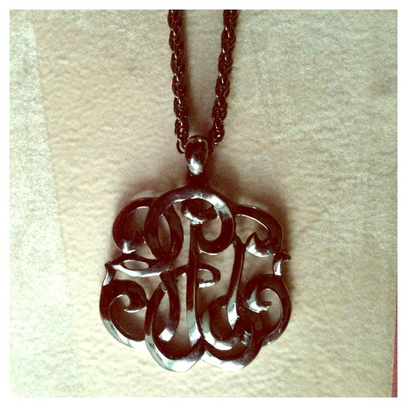 BUNDLE long chained necklace & heart earring