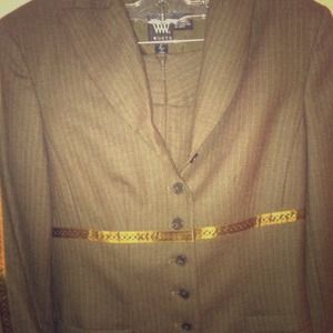 Designer Worth Suit wool blazer and pants