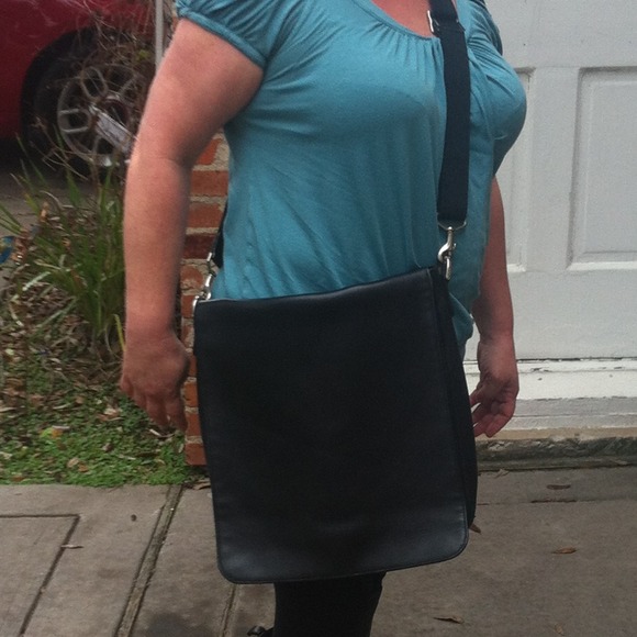 Black Coach Messenger Bag FOS- 5217 - Picture 1 of 3