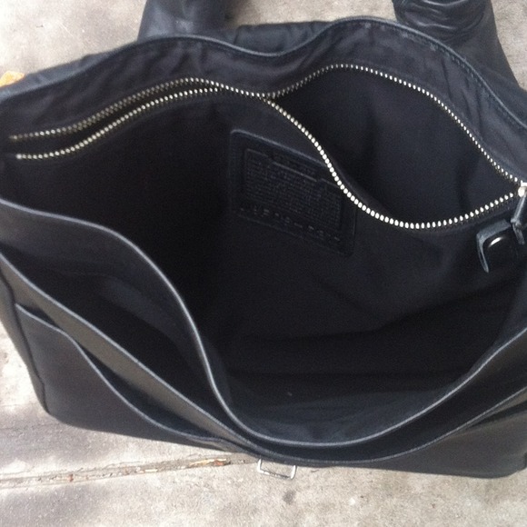 Black Coach Messenger Bag FOS- 5217 - Picture 2 of 3