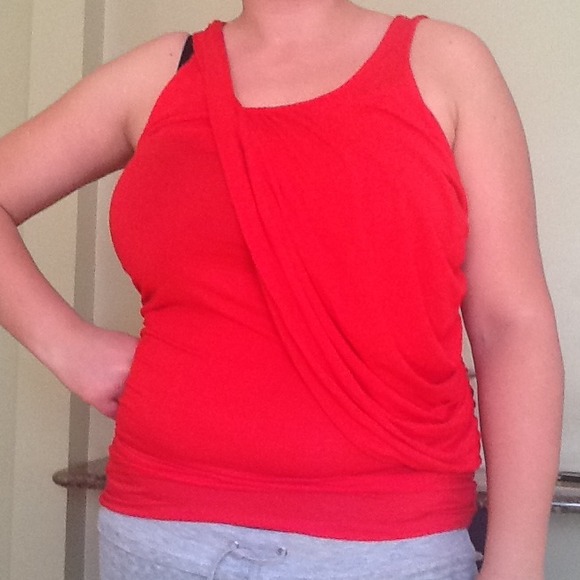 Red top - Picture 2 of 2