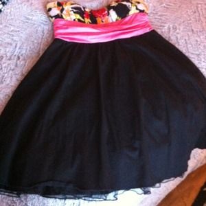 Strapless cocktail dress . Floral print on top