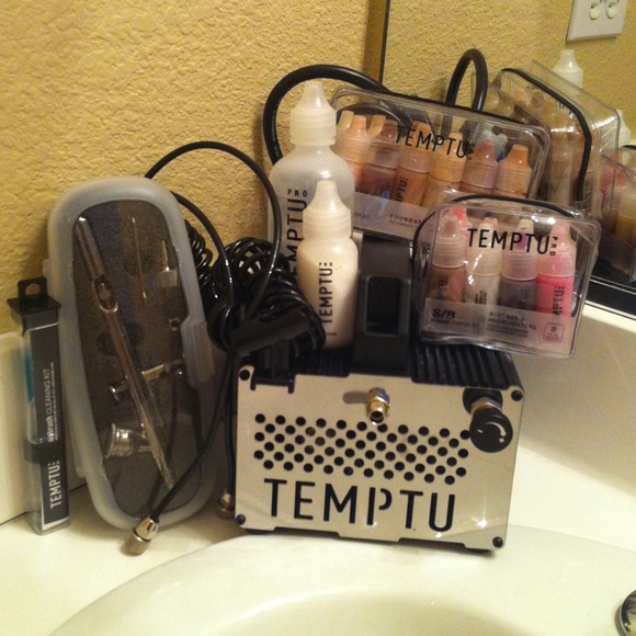 Temptu Other - Final ReductionTemptu Pro Air Brush Make-up Kit