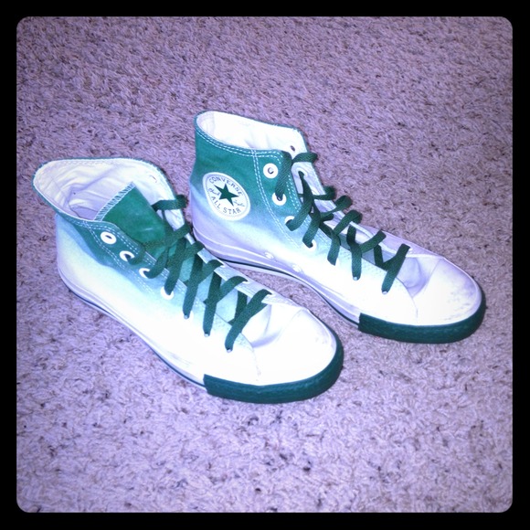Green / White Converse size 6 (men's) 8 (women's)