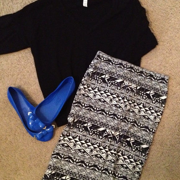 Aztec black and white knee length skirt!