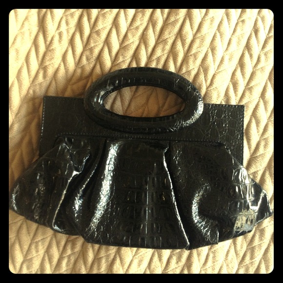 *SOLD* @lexyy000 Alligator-print Clutch