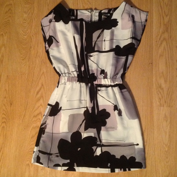 two dresses and tank top bundle for heynek!