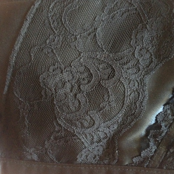 VS Soft-bodied Lace Purse - Picture 2 of 4