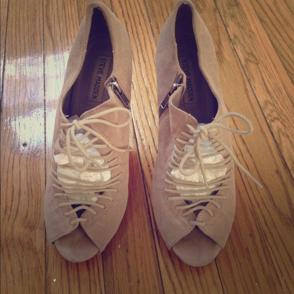 Steve Madden Tribbe Booties