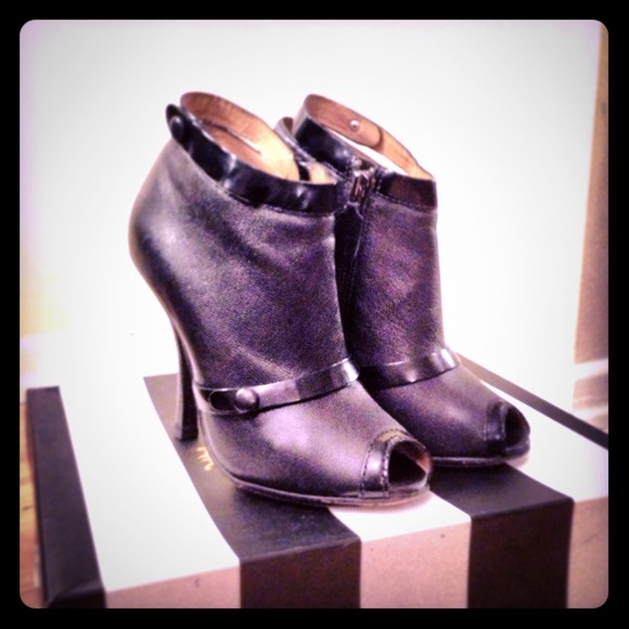 🎉🎁reduced✂👯L.A.M.B. Leather Pip Toe Booties