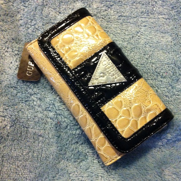 Brand new guess wallet