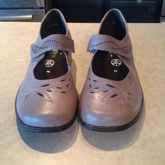 SOLD in bundle 4 horlando Ara shoes
