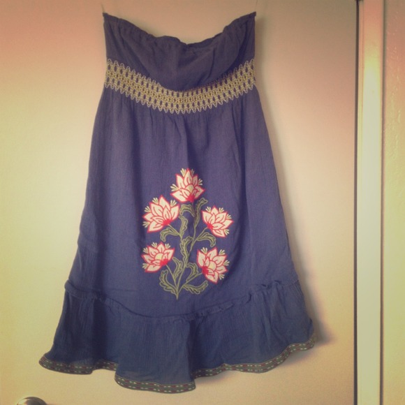 Cute embroidered strapless dress