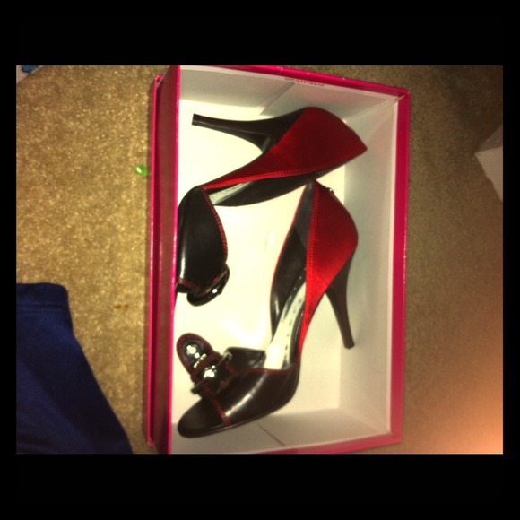 BCBG open toe