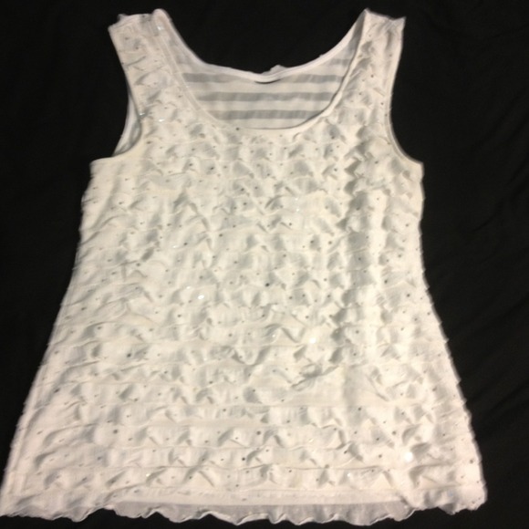 Cute White Tank! Size Large! It's A Must Have!