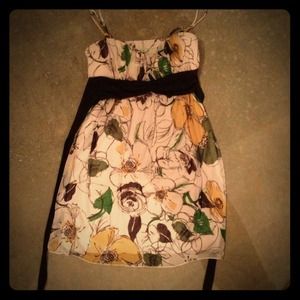 Knee-length flower dress w/ tie